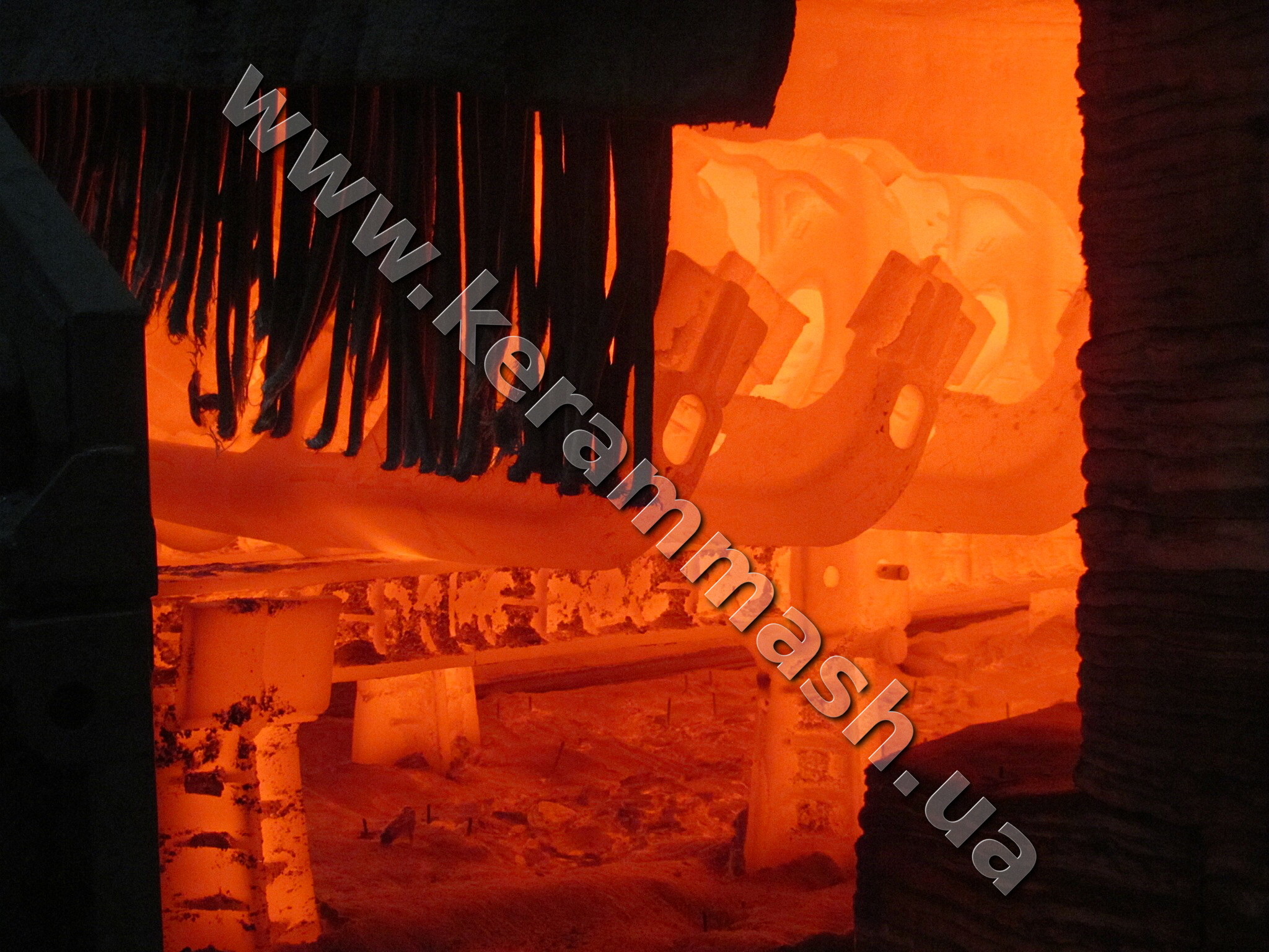 Промислова спеціалізована штовхальна газова піч для термообробки залізничного литва серії Термогаз ПрАТ Кераммаш