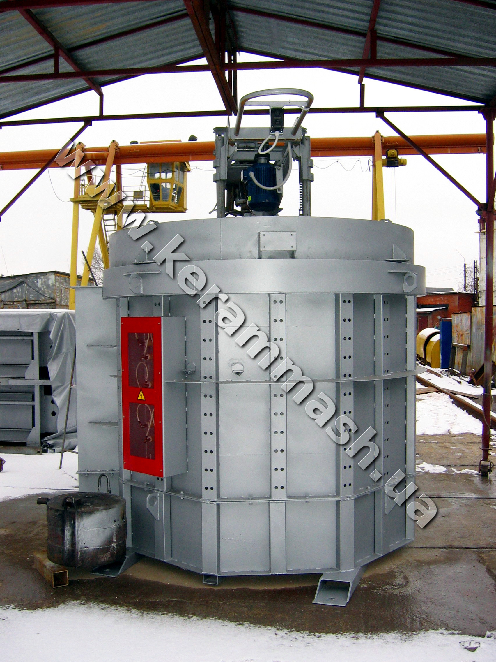 Промислова шахтна піч для термообробки металів